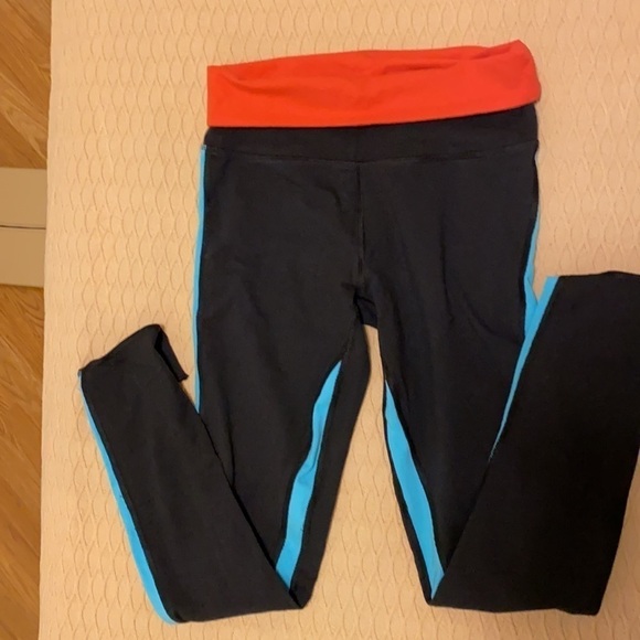 Gaiam Yoga Leggings/pants W’s Small with heel cut outs - Picture 3 of 11